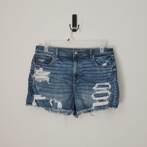 American Eagle Mom Short in Medium Wash Distressed Size 16 - Picture 1 of 5